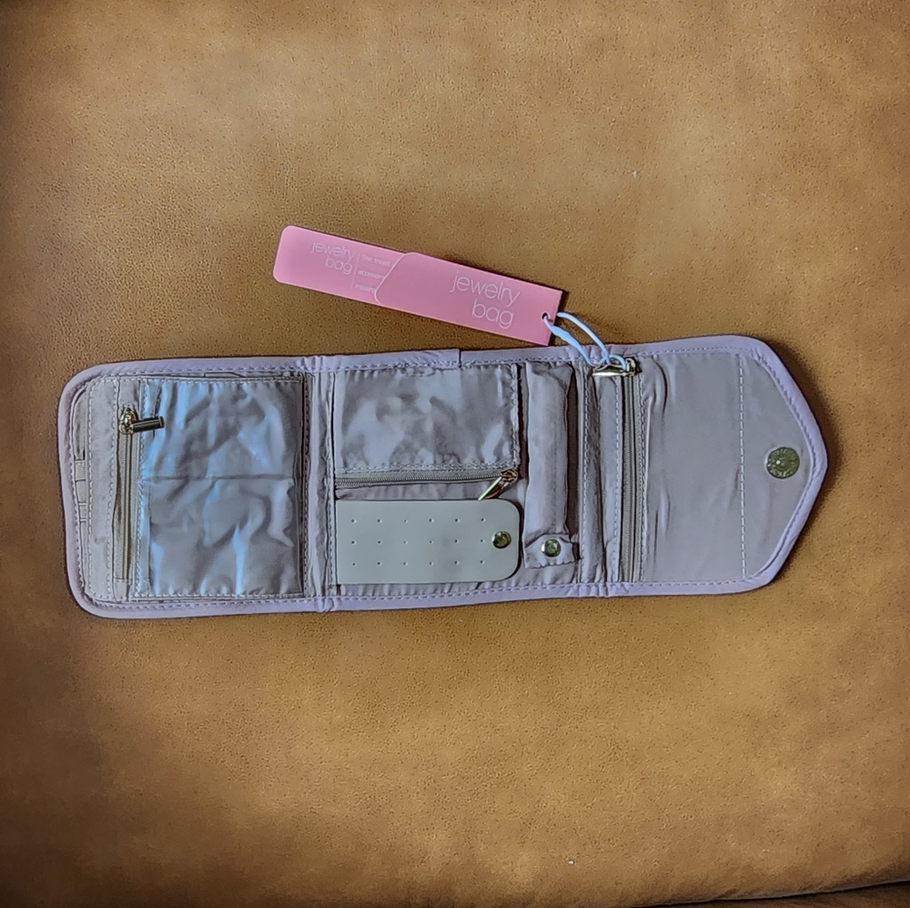 Bagsmart: Travel jewelry organizer